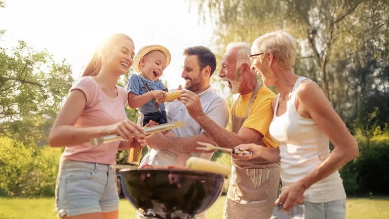 Aider un proche avec Parkinson : conseils pratiques pour les aidants